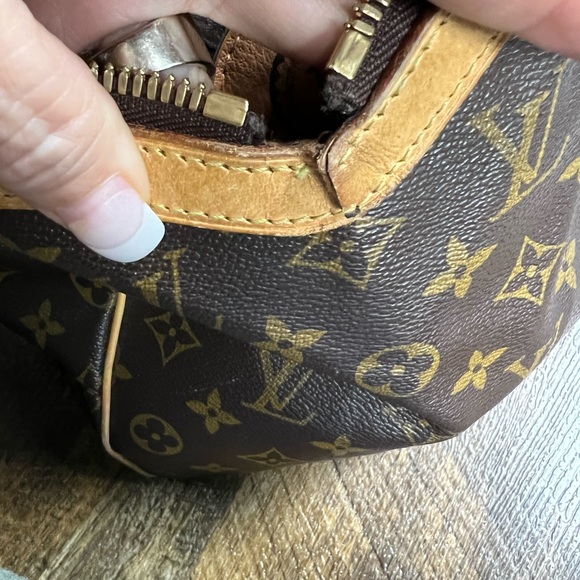 Louis Vuitton Authentic Louis Vuitton Monogram Tivoli GM Hand Bag - Picture 6 of 10